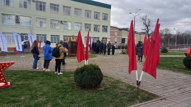 sotrudniki muz prinyali 2