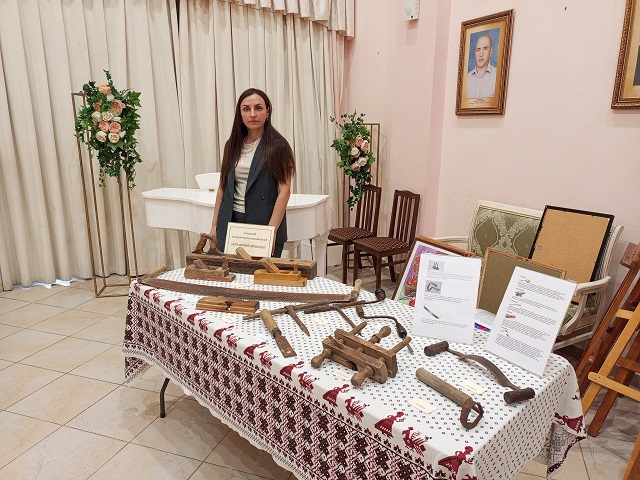 Тематическая выездная выставка из фондов музея «Кубанский древодел»